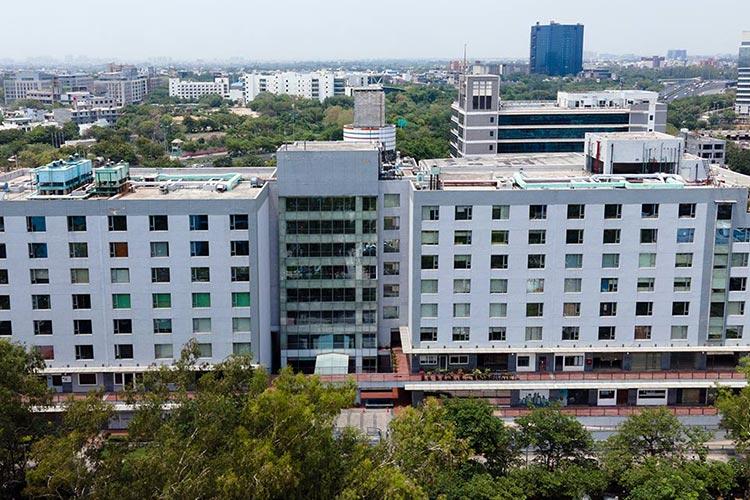 DLF STAR TOWER 1
